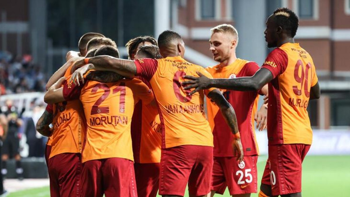 Galatasaray 2021-2022 sezonu futbolcu yıllık ücretleri ve maaşları