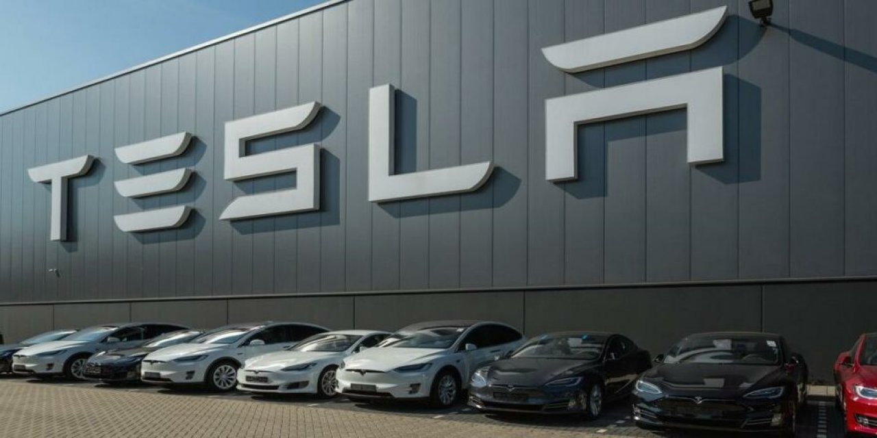 Tesla 130 bin aracı geri çağırdı!