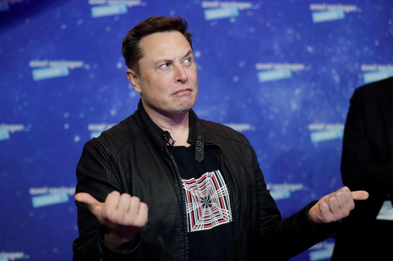Musk 1,1 milyar dolarlık Tesla hissesi sattı