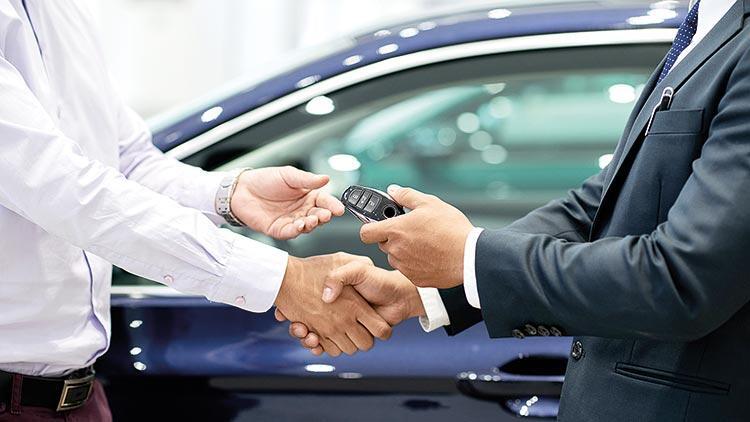 İkinci el otomobil piyasasında kartel iddiası: Durmadan fiyat yükseltiyor