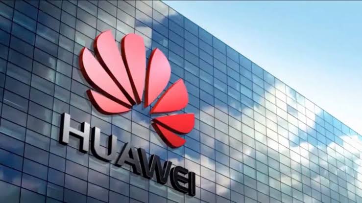 Huawei, şimdiye kadarki en büyük gelir düşüşünü bildirdi