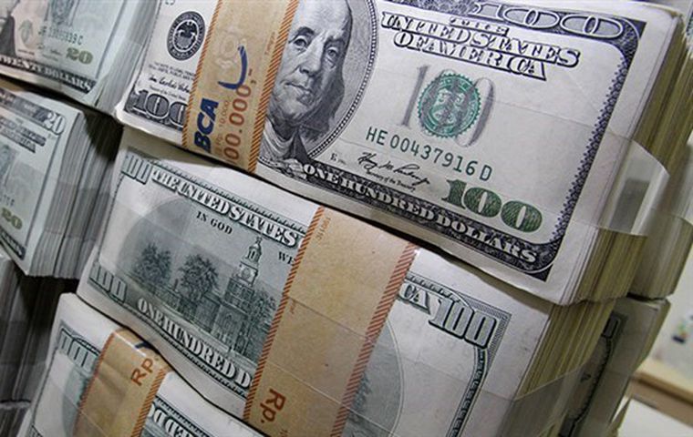 Dövize özel sektör iştahlı, bankalar tok