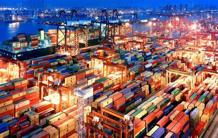 Dış ticaret açığı Ağustos ayında %32,4 azaldı