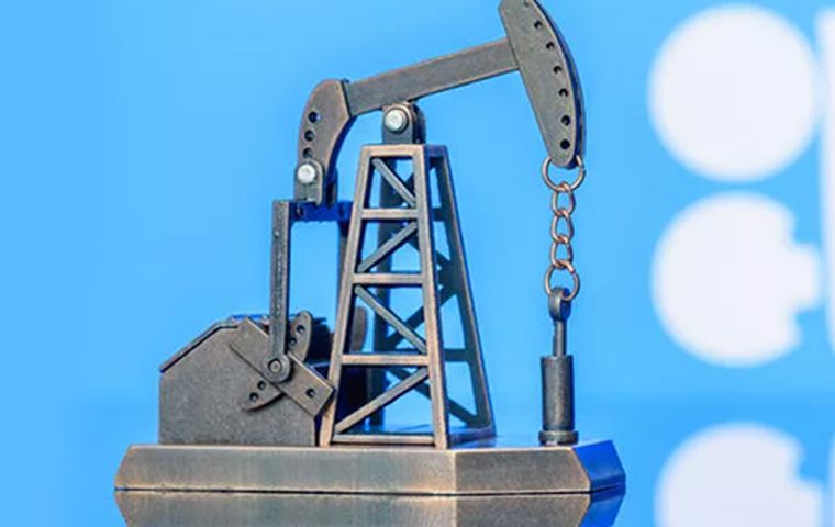 UBS: Petrolde yükseliş için OPEC+ üretimi kısmalı