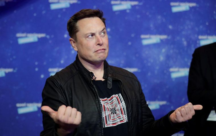 Musk 1,1 milyar dolarlık Tesla hissesi sattı