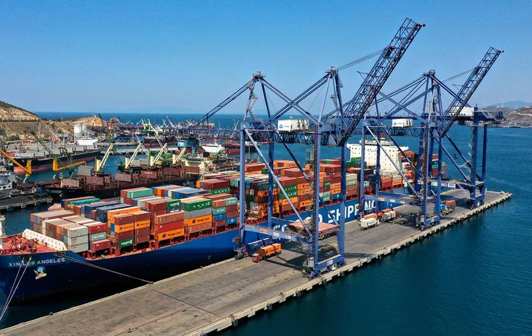 Dış ticaret açığı 13 milyar dolara yaklaştı