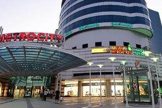 MetroCity, premium outlet oluyor