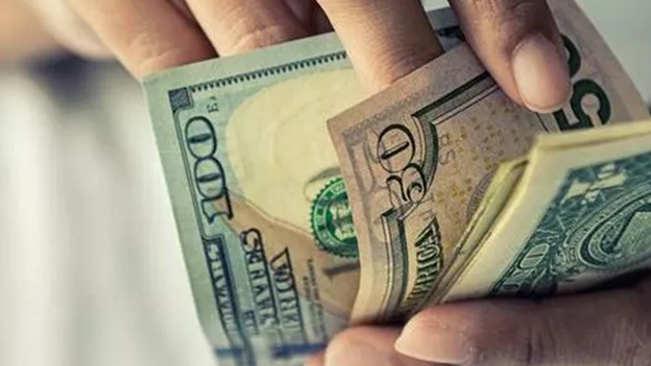 Dolarda yeni zirve 14,81