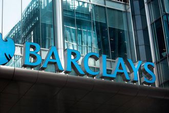 Katar, Barclays'teki hisselerinin yarısına yakınını satıyor