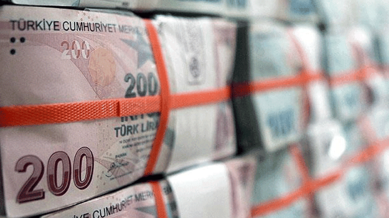 Bütçe ağustosta 51.3 milyar lira fazla verdi