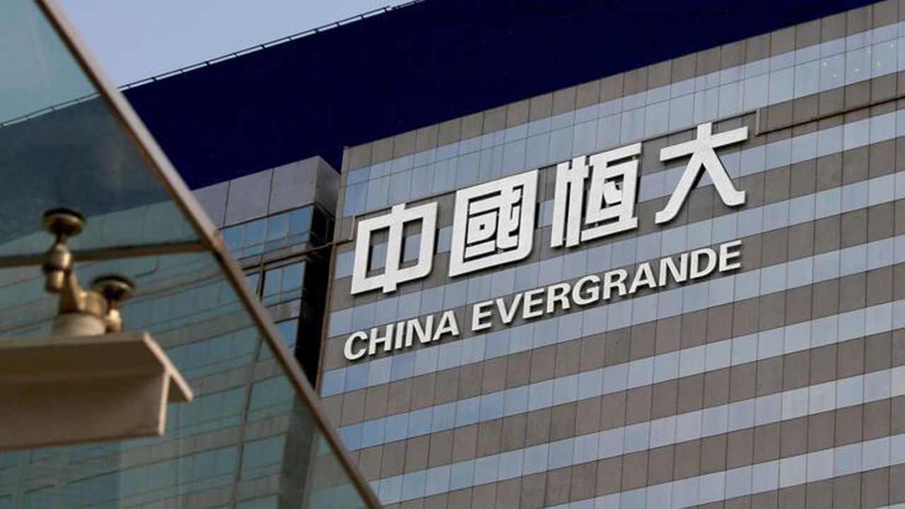Evergrande hisseleri temerrüt uyarısıyla %10'a varan düşüş gösterdi