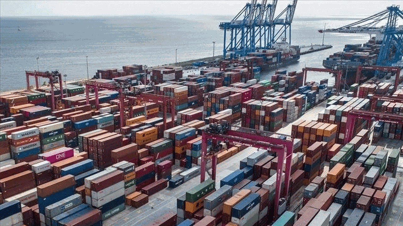 Dış ticaret açığı yüzde 41,8 geriledi