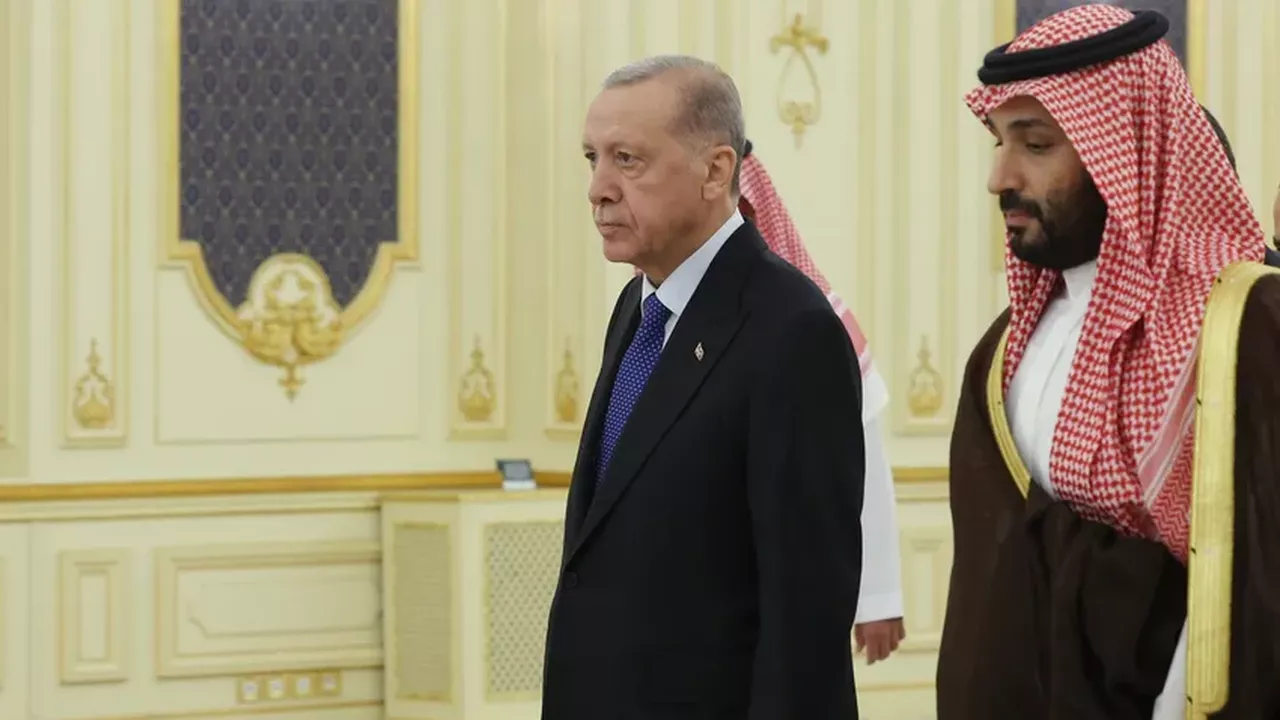 Körfez turunda Suudi Arabistan'la imzalar atıldı