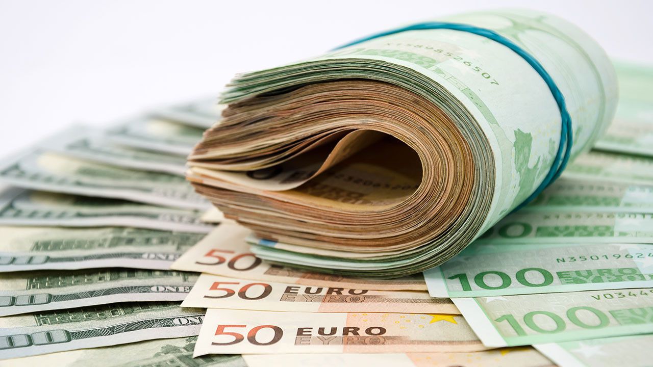 Dolar ve euroda yeni rekor