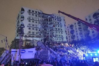 Türkiye'yi sarsan 7,7'lik depremde ölü sayısı artıyor!