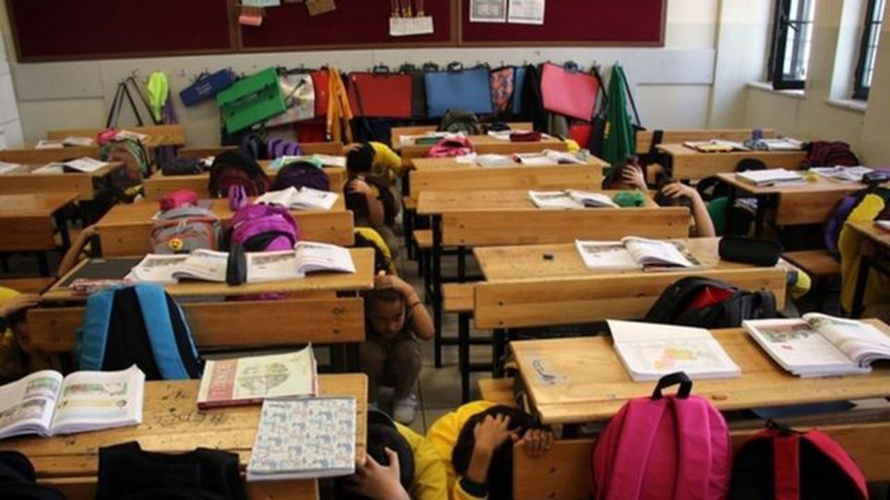 Tüm yurtta okullar 1 hafta tatil edildi