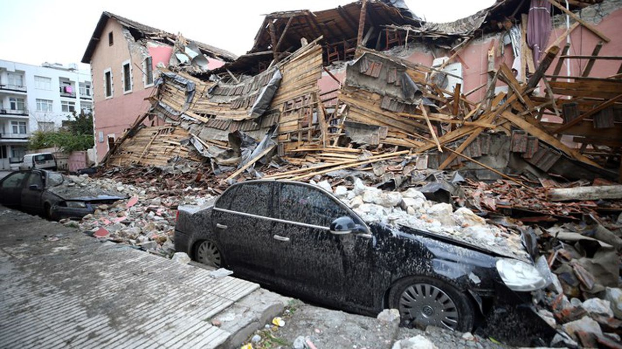 Deprem nedeniyle 7 gün süreyle yas ilan edildi