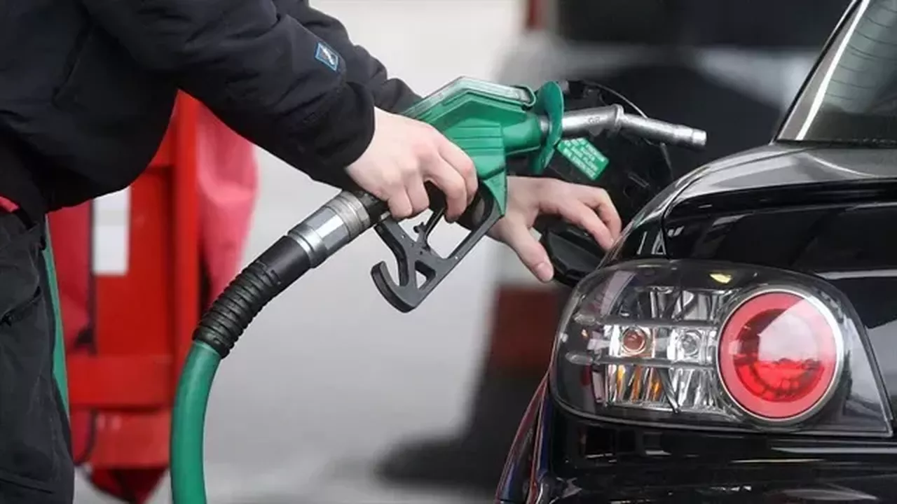 Benzine büyük zam