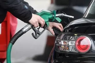 Benzine büyük zam