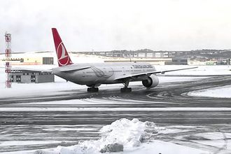 İstanbul Havalimanı’nda pistlerden biri uçuşlara açıldı