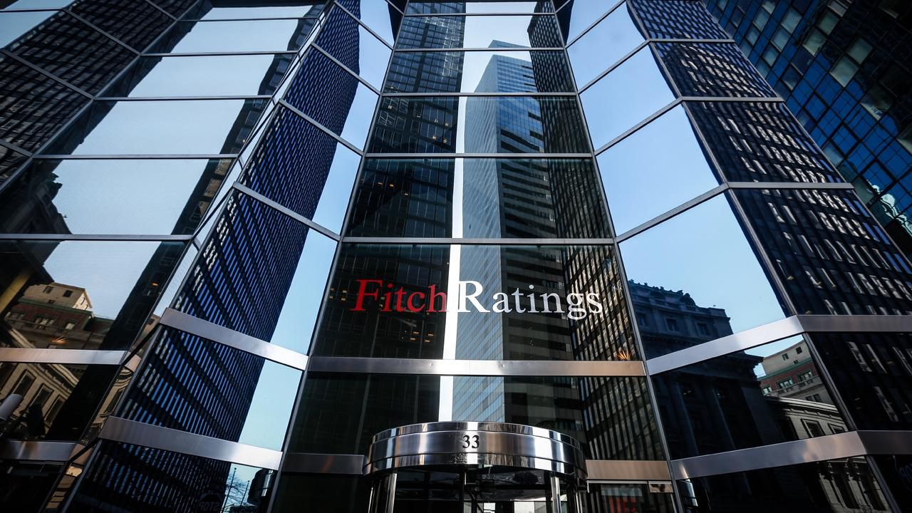 Fitch: Türkiye için erken faiz indirimi temel risk
