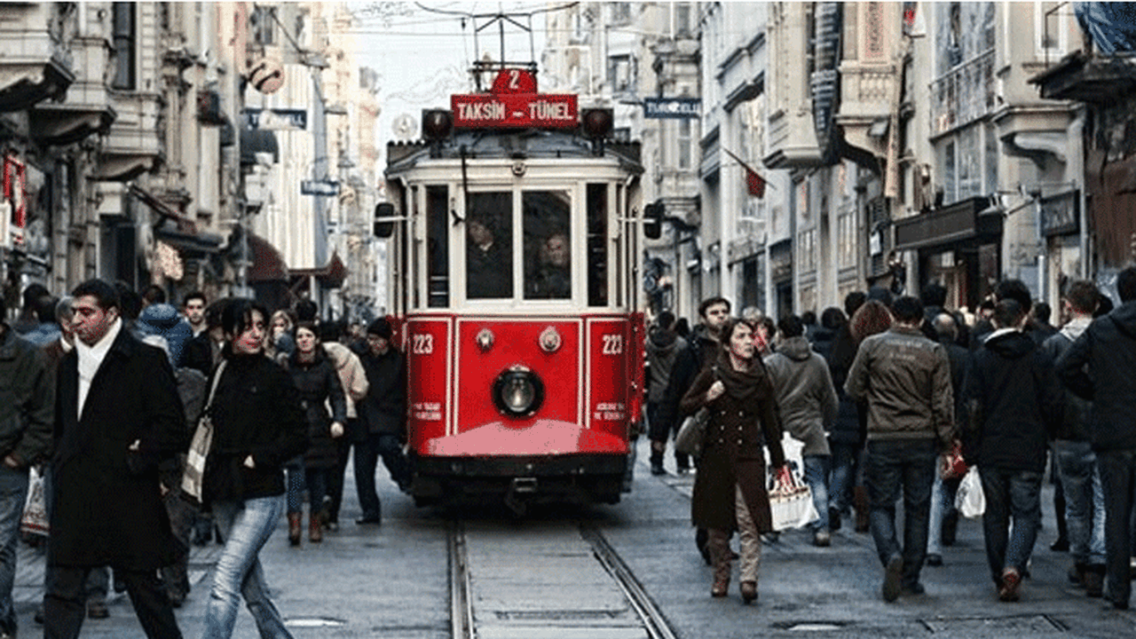 Türkler İstanbul'u terk ediyor, yabancılar geliyor