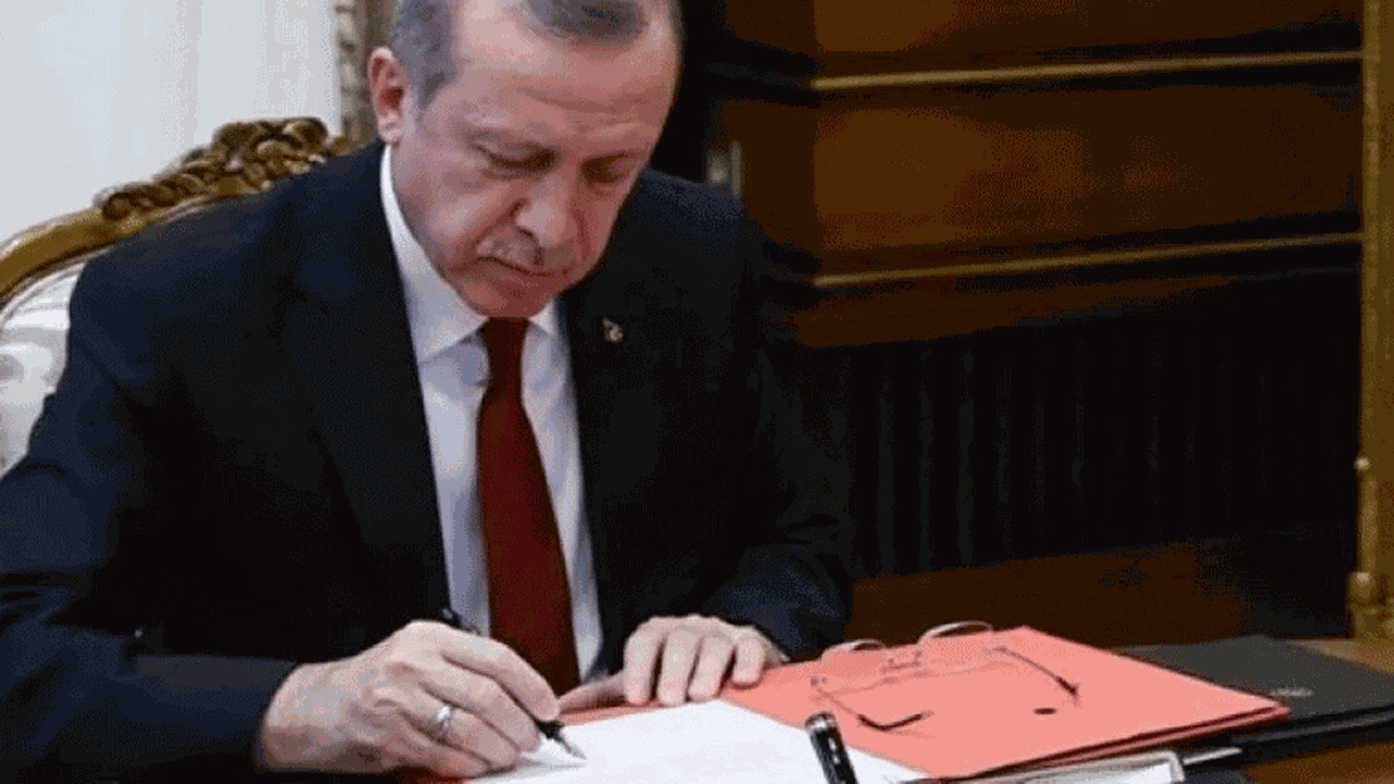 Bakan yardımcıları görevden alındı, TOKİ'ye yeni başkan atandı