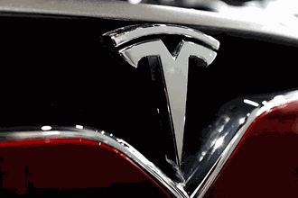 Tesla'dan fabrika çalışanlarına zam