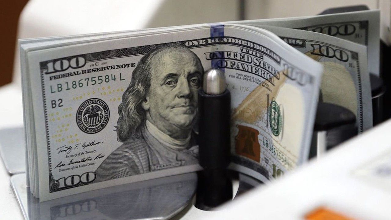 Dolar ve Euro haftaya düşüşle başladı