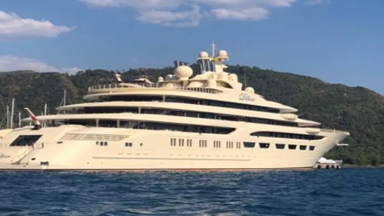 Almanya, Rus milyarder Usmanov'un ultra lüks yatına el koydu