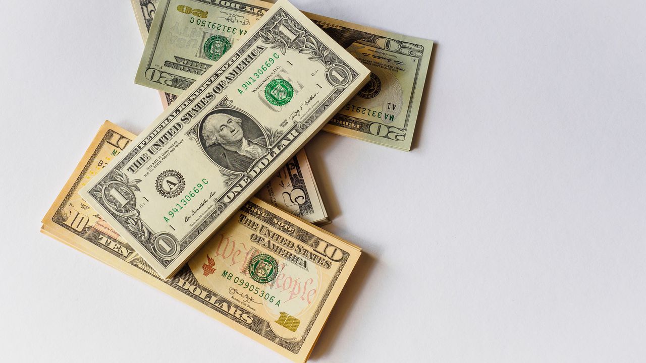 Dolar enflasyon verisi öncesi yükselişte, Borsa'da kar realizasyonları
