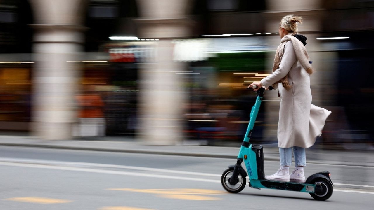 Paris’te skuter kiralamak yasaklandı
