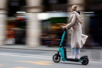 Paris’te skuter kiralamak yasaklandı