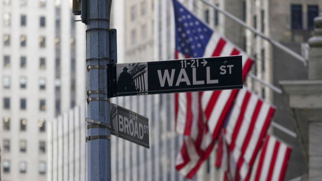 SEC'den 11 Wall Street şirketine 289 milyon dolar ceza