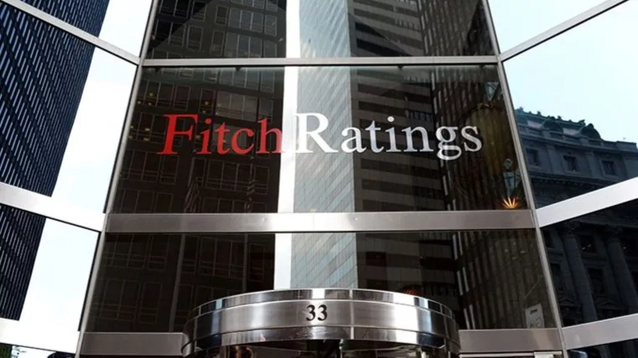 Fitch, küresel ekonomi büyüme tahminini düşürdü, Türkiye'nin yükseltti