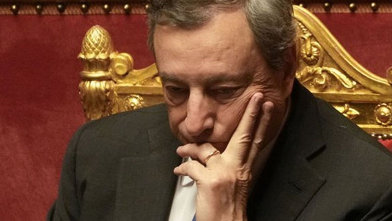 Draghi istifa etti