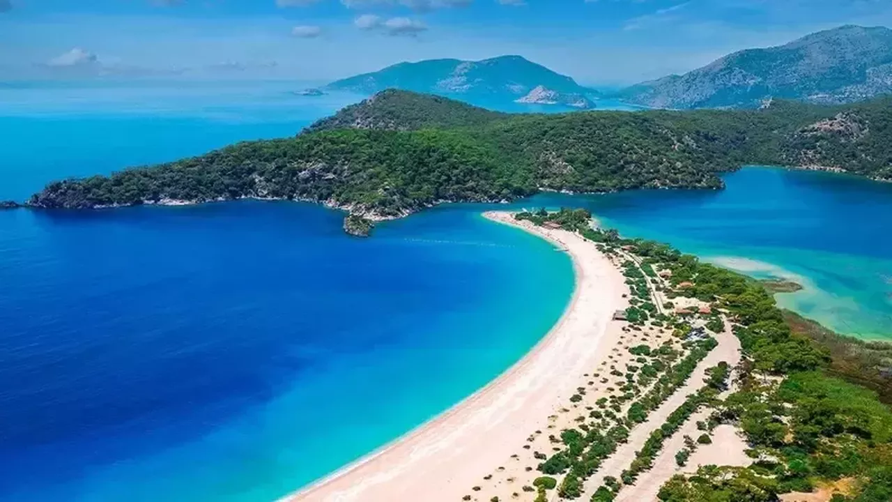 Turizm gelirleri ikinci çeyrekte 15 milyar dolara yaklaştı