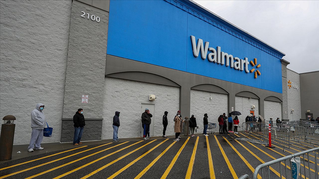Yükselen enflasyon Walmart'ın kâr tahminlerini düşürdü