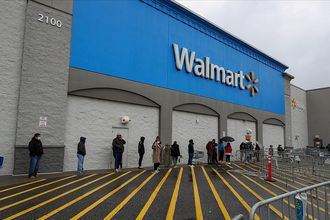 Yükselen enflasyon Walmart'ın kâr tahminlerini düşürdü
