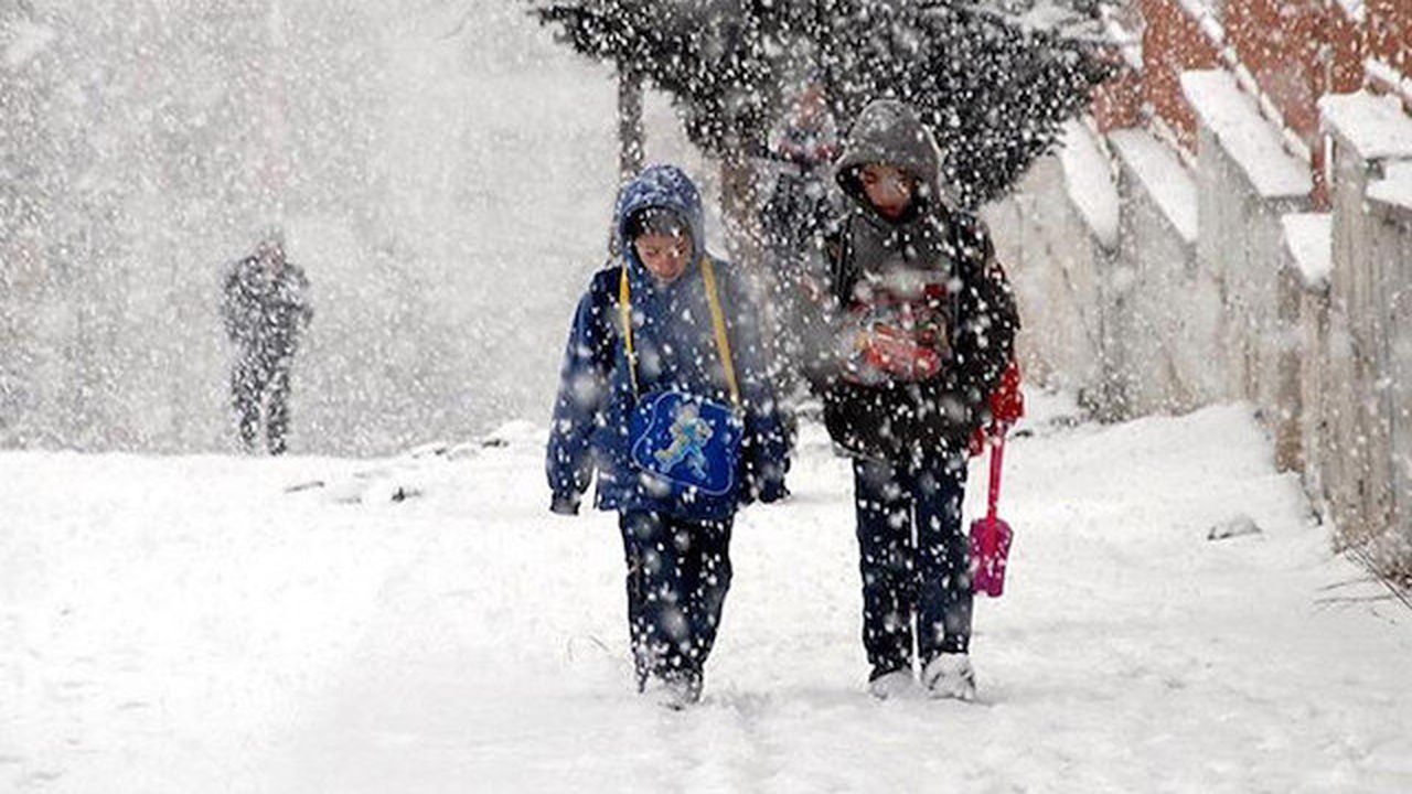 İstanbul'da okullar pazartesi gününe kadar tatil edildi