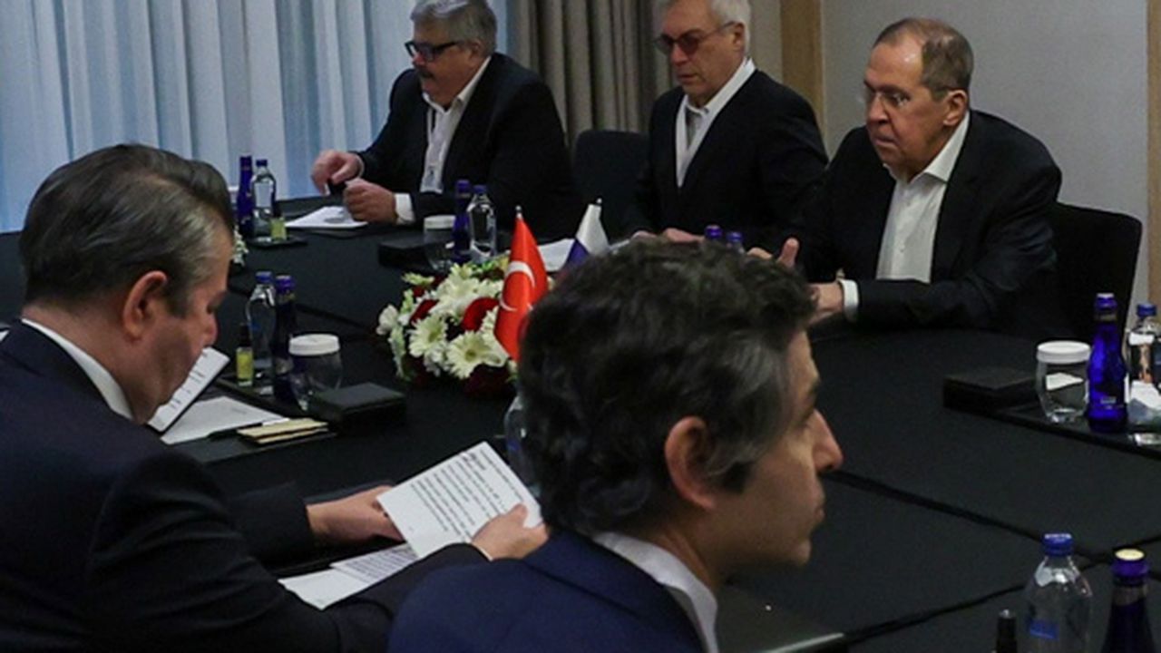 Rus ve Ukraynalı bakanlar Antalya'daki kritik zirvede buluştu