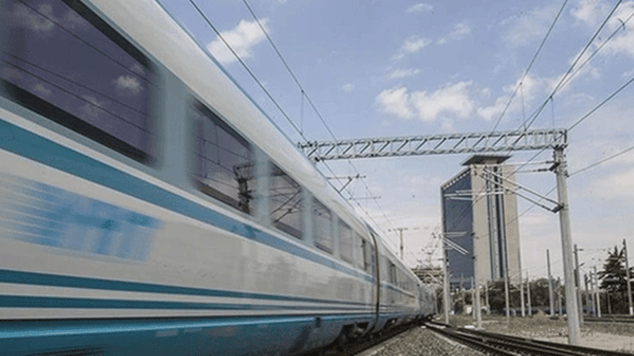 Bakan Karaismailoğlu, hızlı tren seferleriyle ilgili müjdeyi verdi