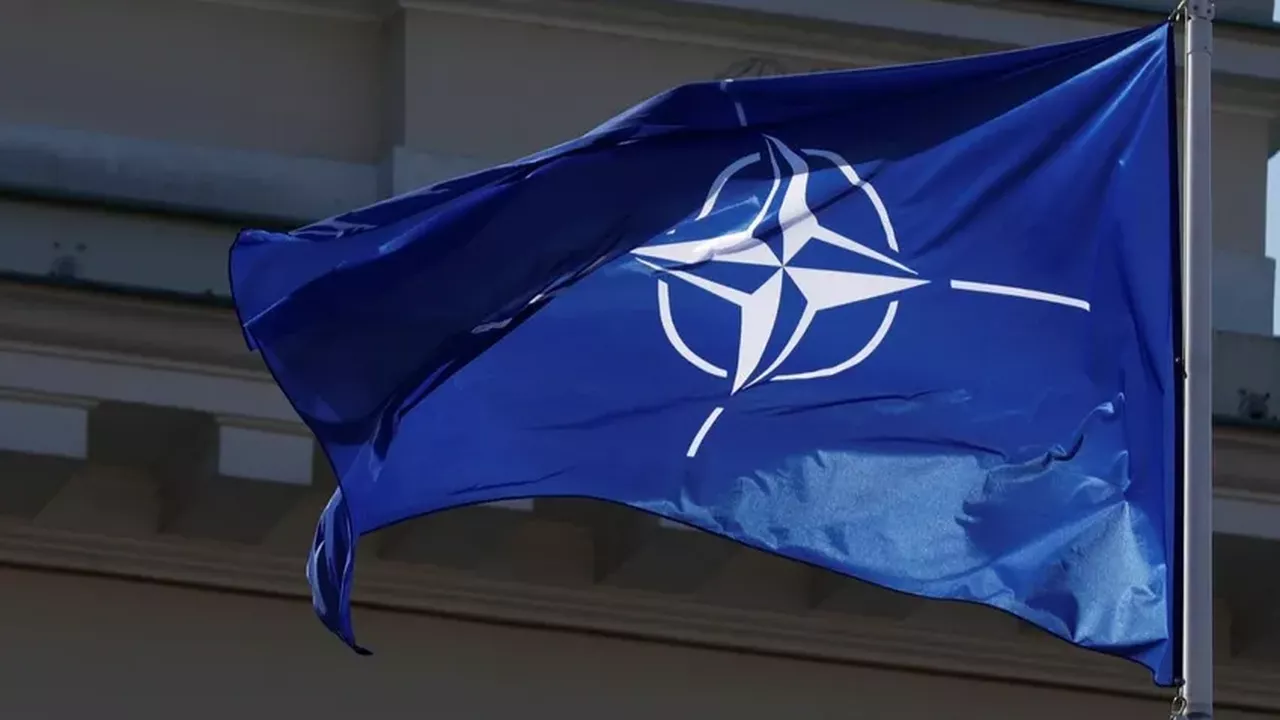 Finlandiya ve İsveç NATO'ya resmen başvurdu