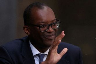 İngiltere Maliye Bakanı Kwarteng görevden alındı