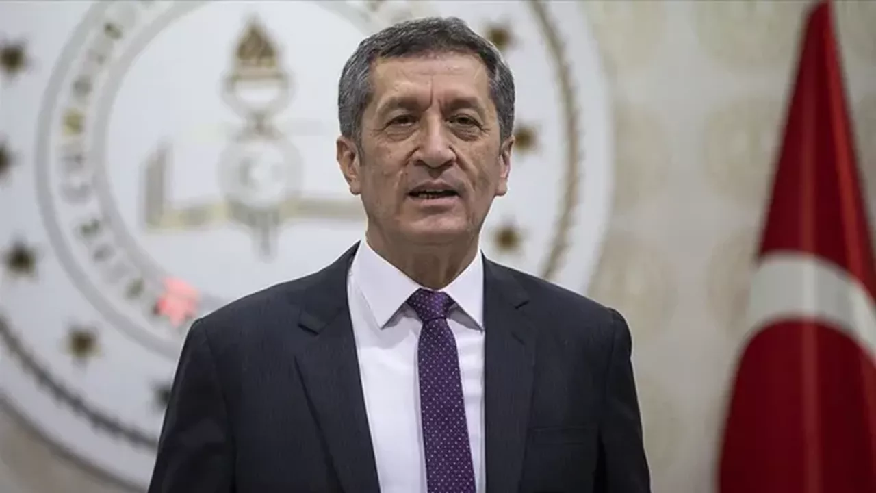 Milli Eğitim Bakanı Ziya Selçuk istifa etti