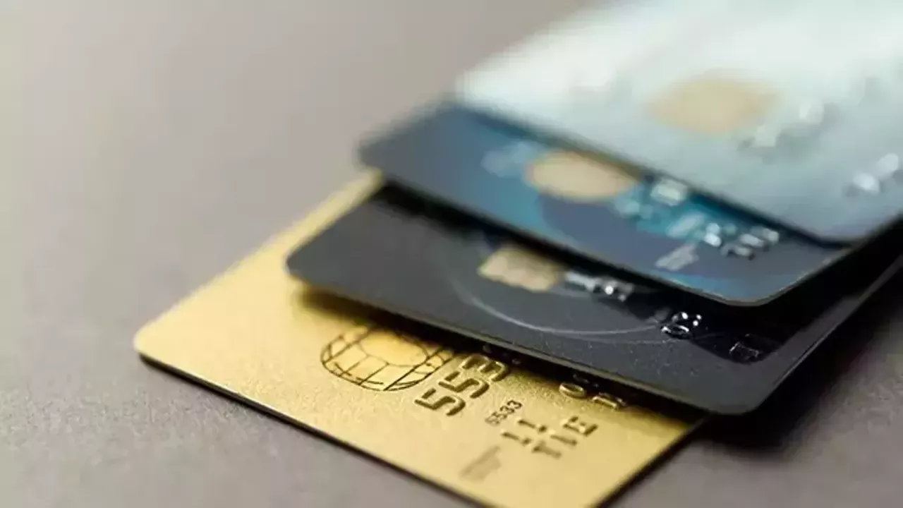 Kredi kartı büyümesi bu yıl ilk kez yüzde 100’ün altında