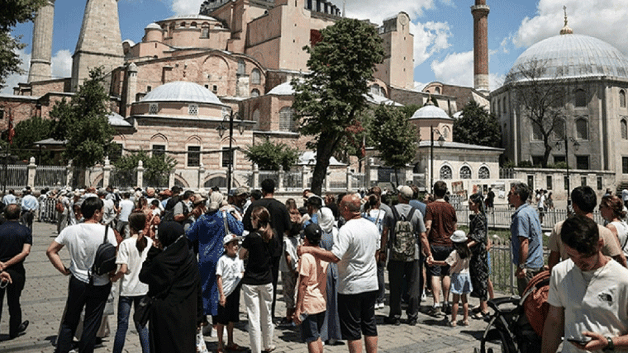 Türkiye'yi ziyaret eden turist sayısı 10 ayda 44 milyonu geçti