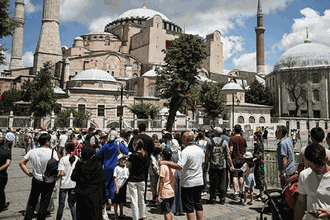 Türkiye'yi ziyaret eden turist sayısı 10 ayda 44 milyonu geçti