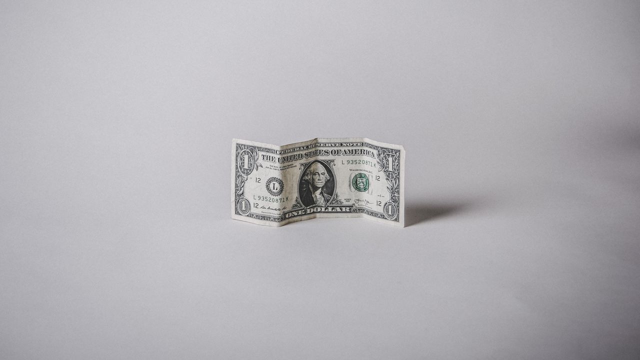 Uluslararası Finans Enstitüsü dolar/TL tahminini yükseltti