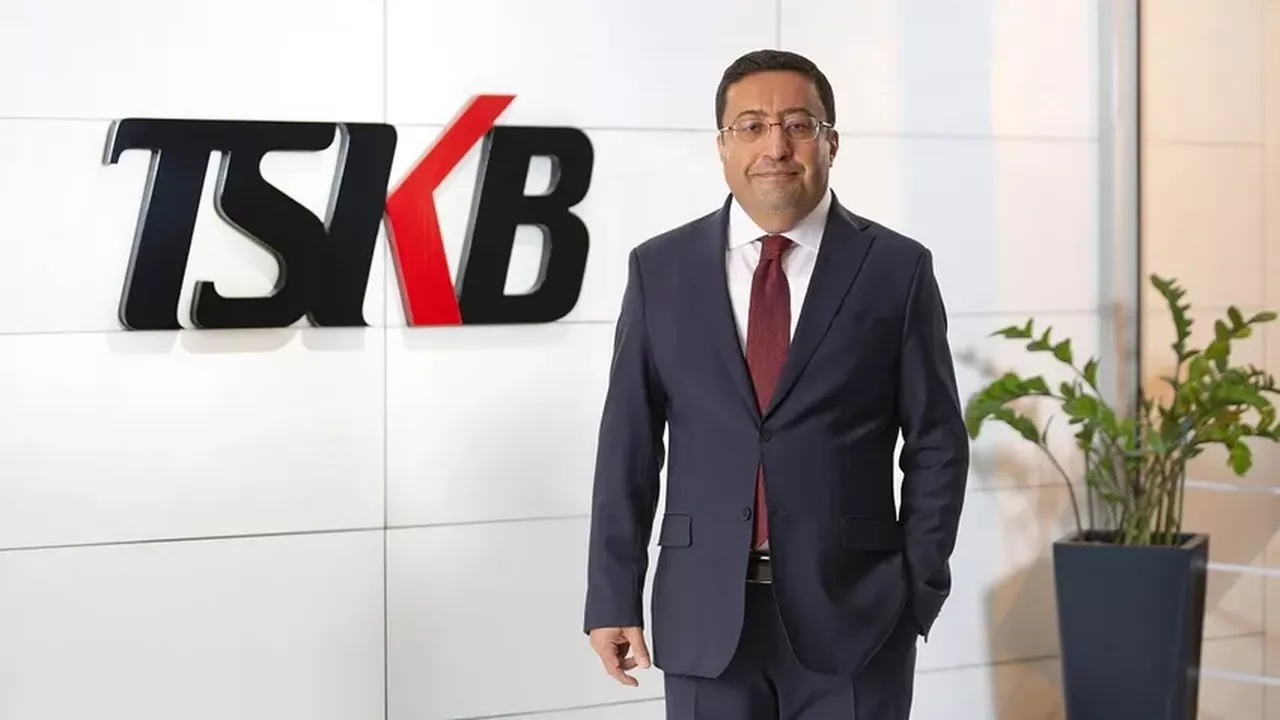 Fon sağlayıcılar yoğurdu biraz üfleyerek yiyorlar